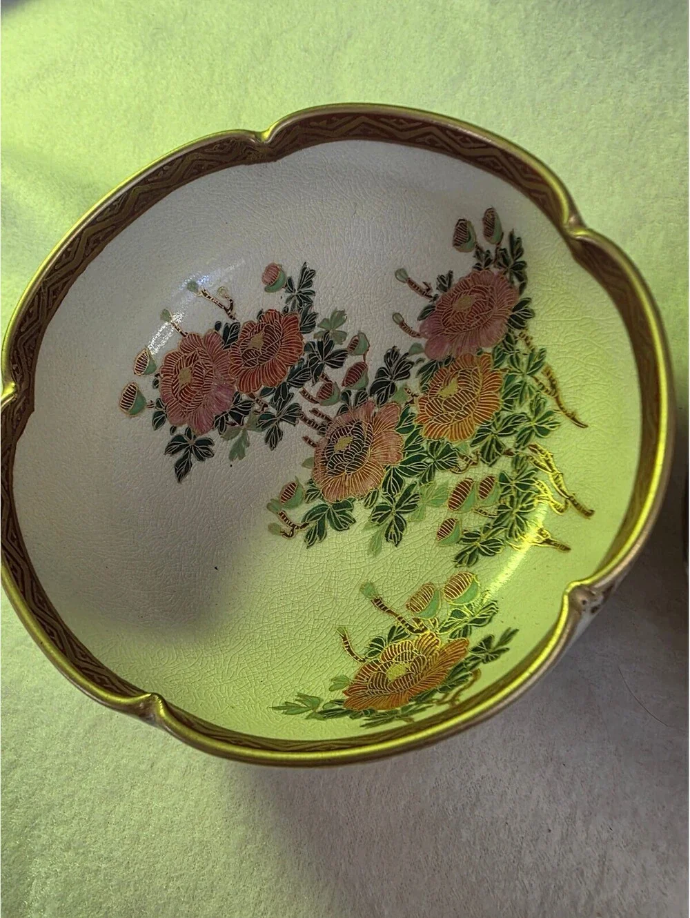Pair Vintage Japanese Satsuma Style Peony Bowls Crackle Glaze Gold 4.75